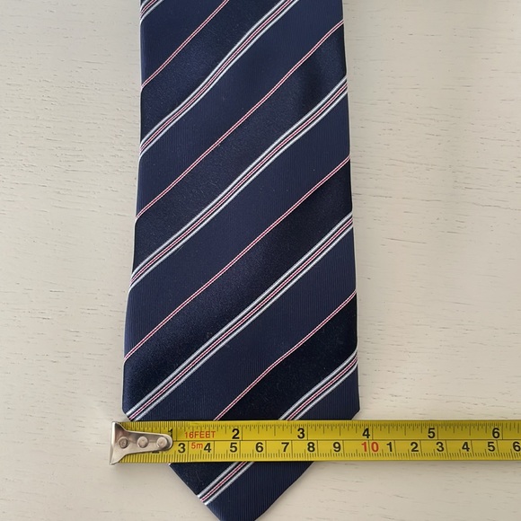 Giorgio Armani Designer Neck Tie - Picture 4 of 4